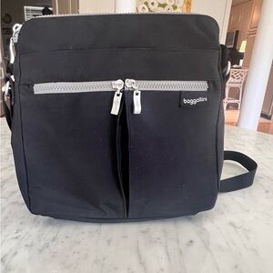 Baggallini Black Crossbody Bag with Durable Fabric and Sleek Design larger size!